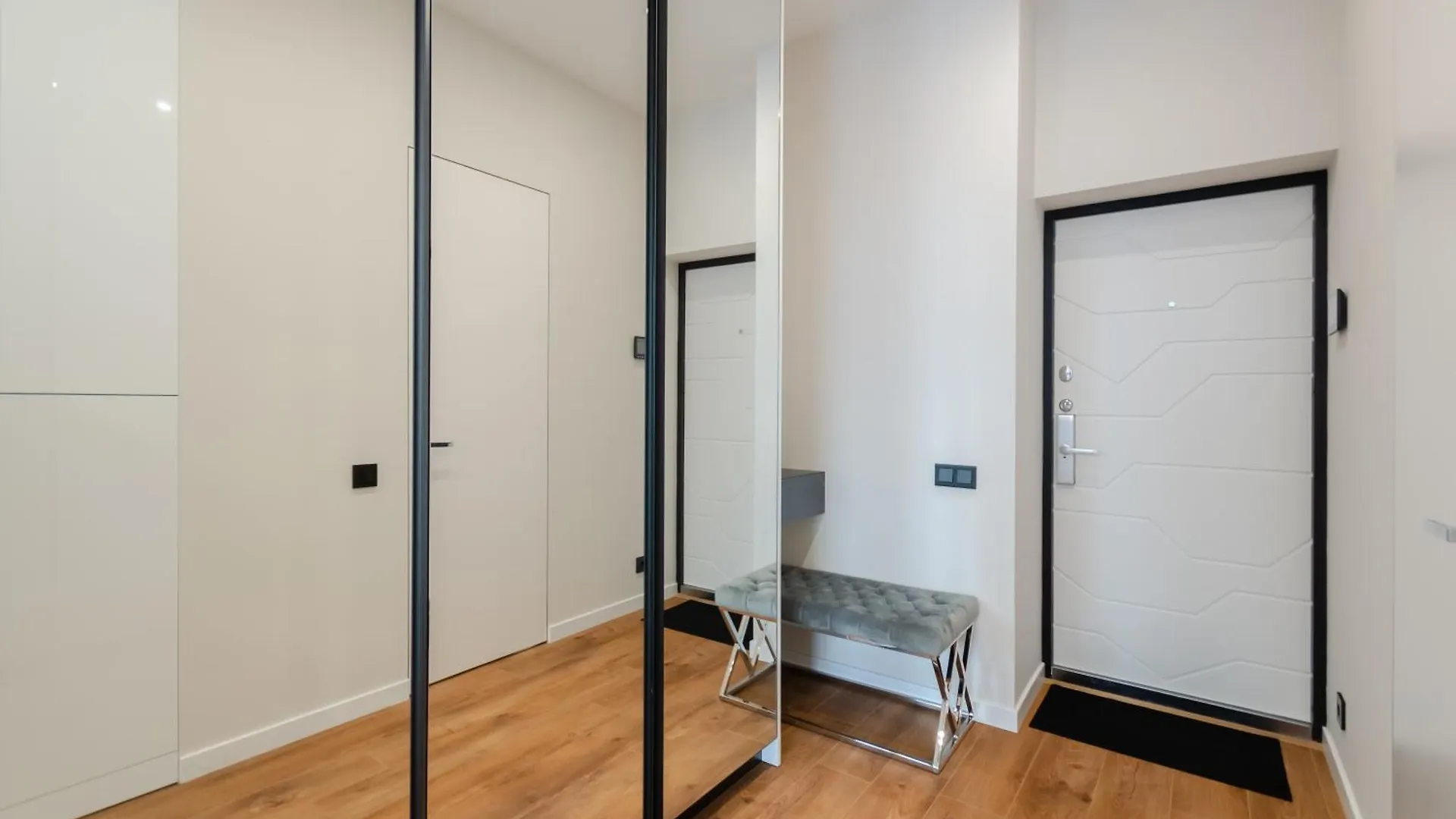 Petrovdom 2-5 New Apartment In Rc Novopecherski Lypky, 19B Andrii Verkhogliad Street Kiev